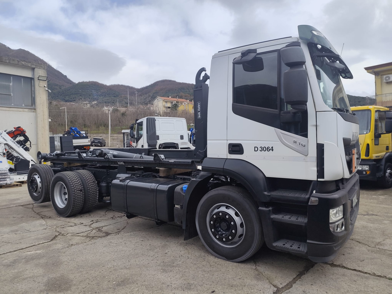 IVECO STRALIS AD 260S31 XP - Hook lift truck: picture 3 IVECO STRALIS AD 260S31 XP - Hook lift truck: picture 3