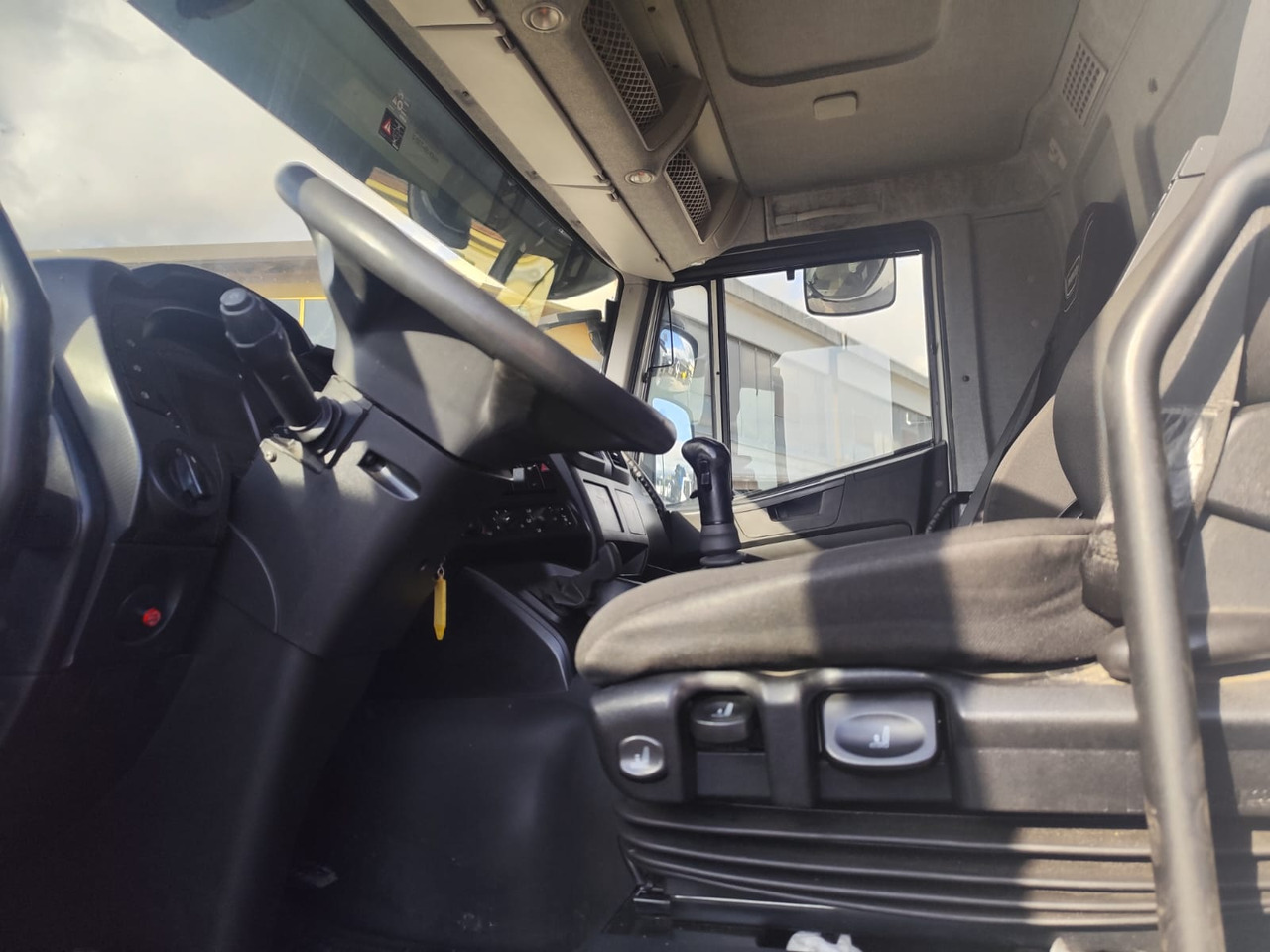 IVECO STRALIS AD 260S31 XP - Cab chassis truck: picture 5 IVECO STRALIS AD 260S31 XP - Cab chassis truck: picture 5