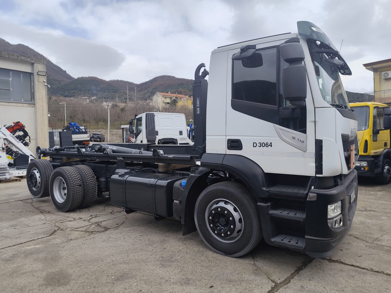 IVECO STRALIS AD 260S31 XP - Hook lift truck: picture 1 IVECO STRALIS AD 260S31 XP - Hook lift truck: picture 1