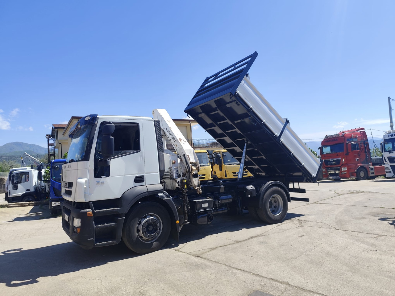 IVECO STRALIS CUBE 190S33 - Crane truck: picture 1 IVECO STRALIS CUBE 190S33 - Crane truck: picture 1