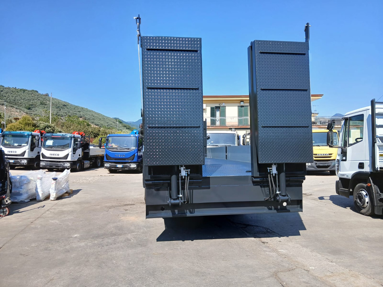 Dropside/ Flatbed truck IVECO STRALIS CUBE 260S31: picture 8