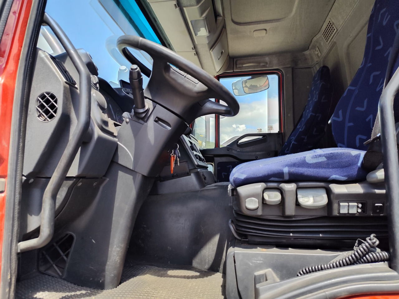 Dropside/ Flatbed truck IVECO STRALIS CUBE 260S31: picture 7