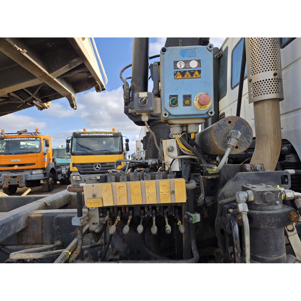 IVECO TRAKKER 260T36 - Crane truck: picture 5 IVECO TRAKKER 260T36 - Crane truck: picture 5