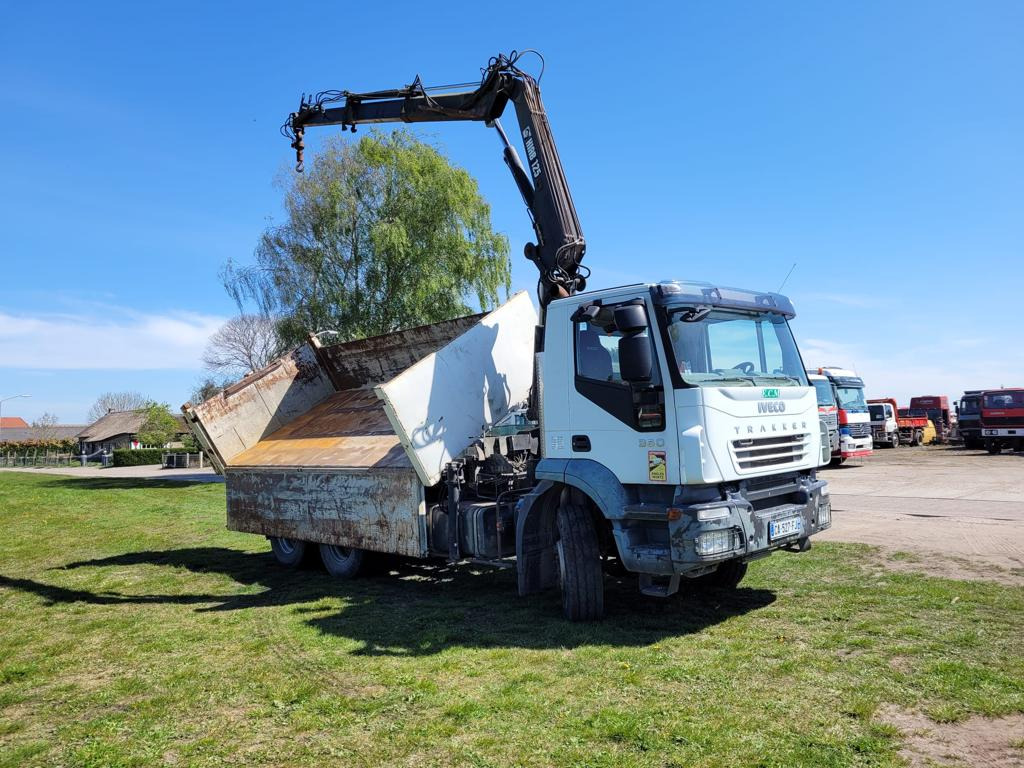 IVECO TRAKKER 260T36 - Crane truck, Tipper: picture 4 IVECO TRAKKER 260T36 - Crane truck, Tipper: picture 4