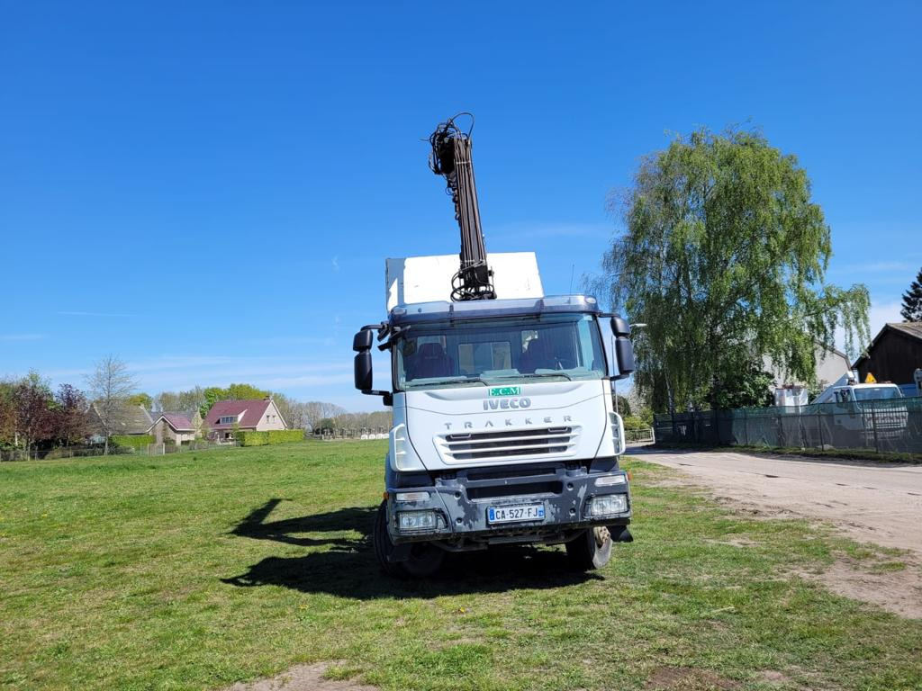 IVECO TRAKKER 260T36 - Crane truck, Tipper: picture 3 IVECO TRAKKER 260T36 - Crane truck, Tipper: picture 3