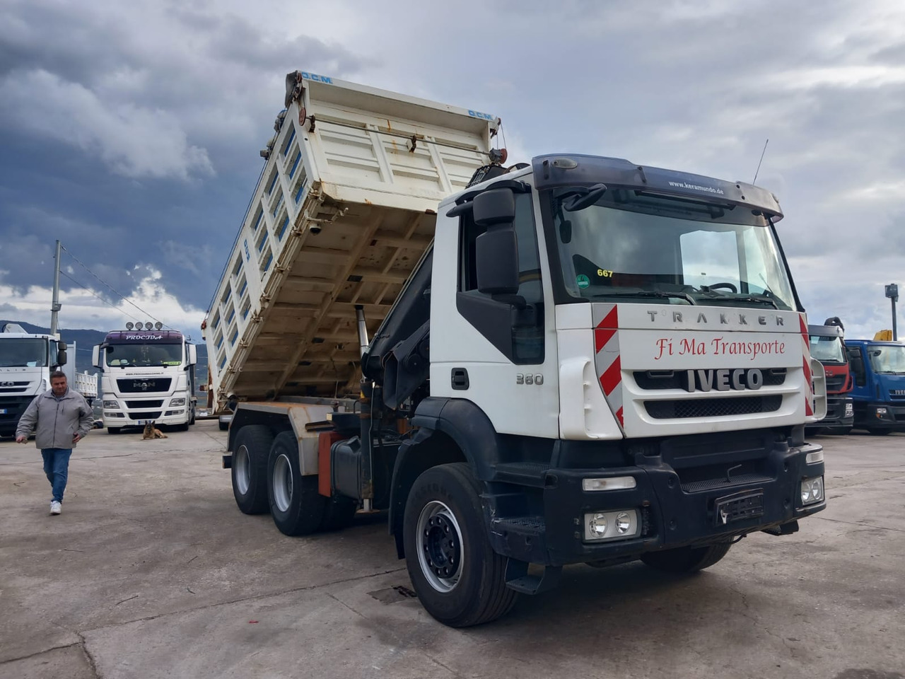 IVECO TRAKKER 260T36 - Crane truck, Tipper: picture 1 IVECO TRAKKER 260T36 - Crane truck, Tipper: picture 1