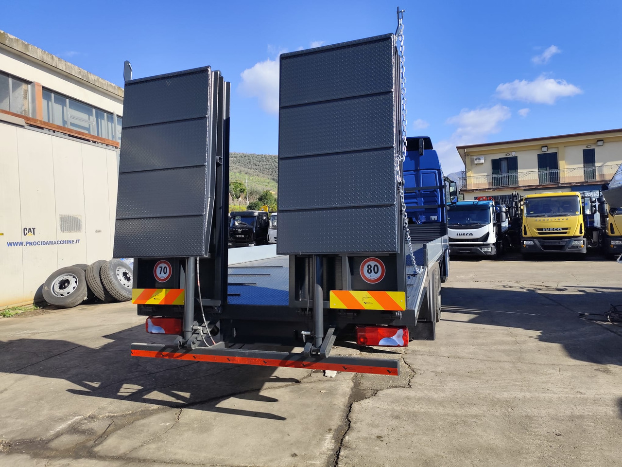 Dropside/ Flatbed truck MAN TGX 26.420: picture 12