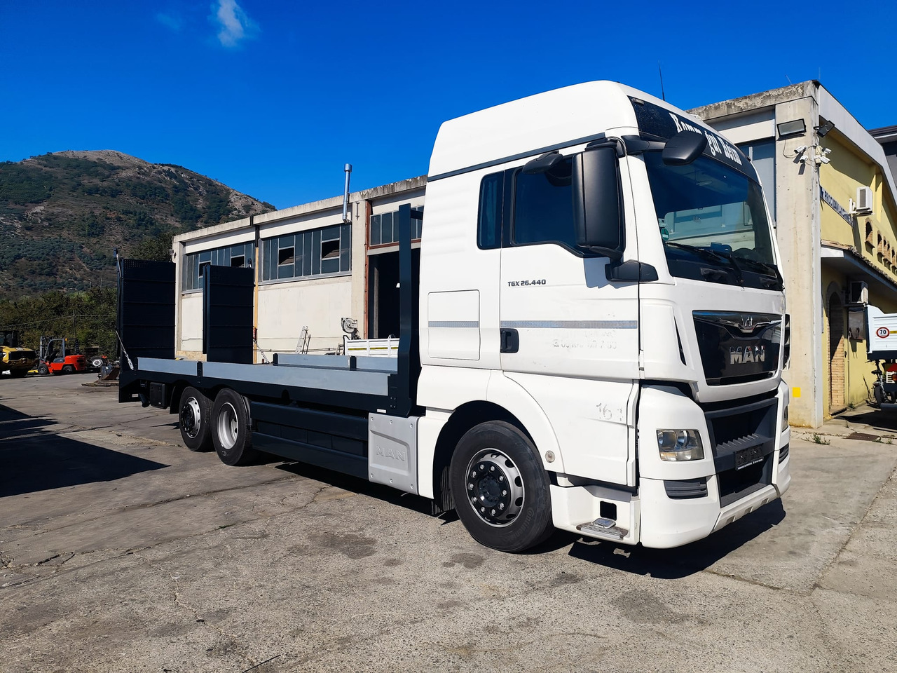 Dropside/ Flatbed truck MAN TGX 26.440: picture 19