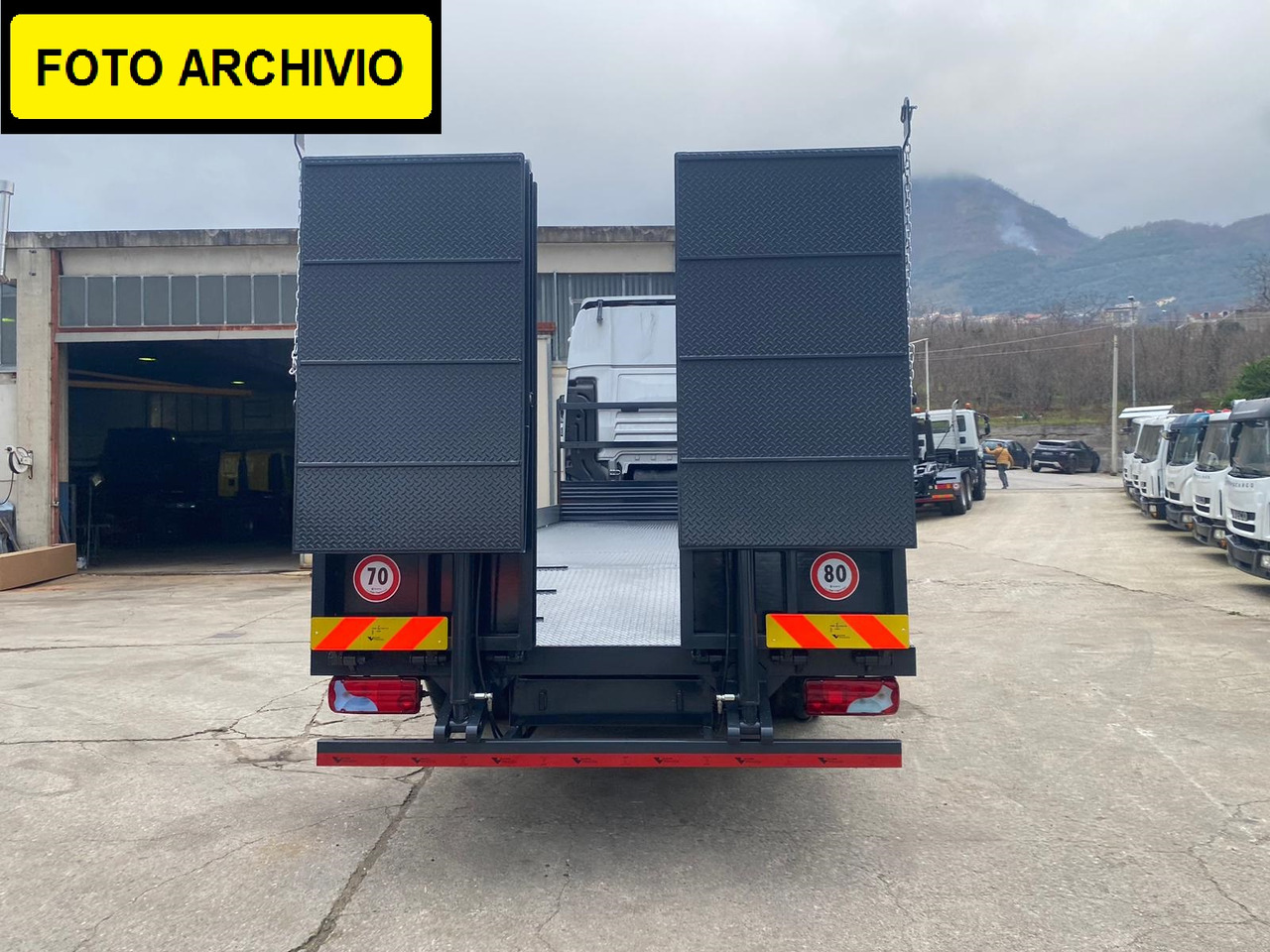 MAN TGX 26.440 - Dropside/ Flatbed truck: picture 2 MAN TGX 26.440 - Dropside/ Flatbed truck: picture 2