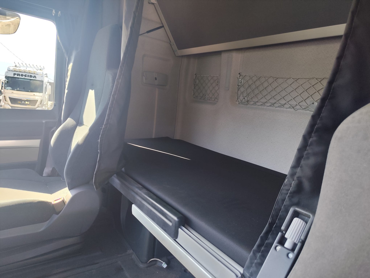 Dropside/ Flatbed truck MAN TGX 26.440: picture 44