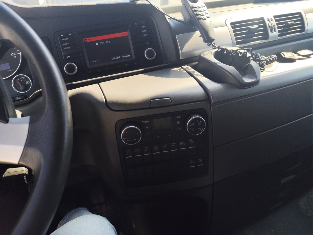 Dropside/ Flatbed truck MAN TGX 26.440: picture 46