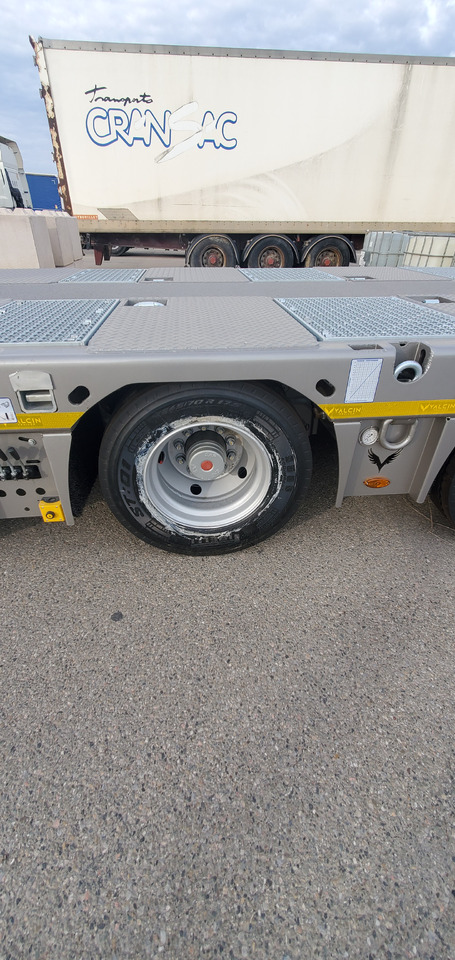 YALCIN EXTENSIBLE AVEC TABLE ELEVATRICE - Low loader semi-trailer: picture 5 YALCIN EXTENSIBLE AVEC TABLE ELEVATRICE - Low loader semi-trailer: picture 5