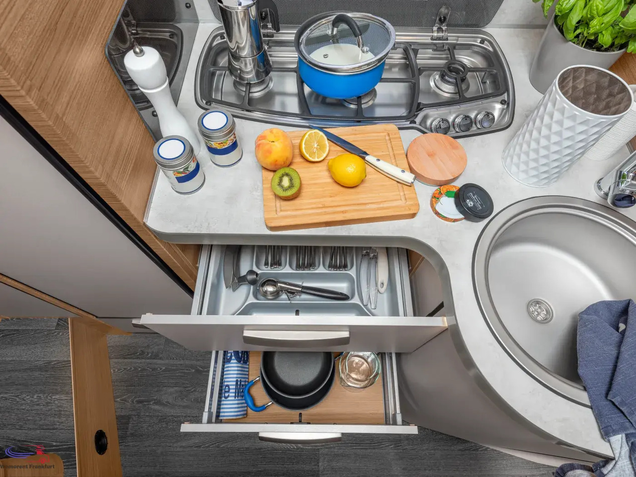 Semi-integrated motorhome Wohnmobil Knaus L!VE WAVE 650 MF: picture 7 Semi-integrated motorhome Wohnmobil Knaus L!VE WAVE 650 MF: picture 7