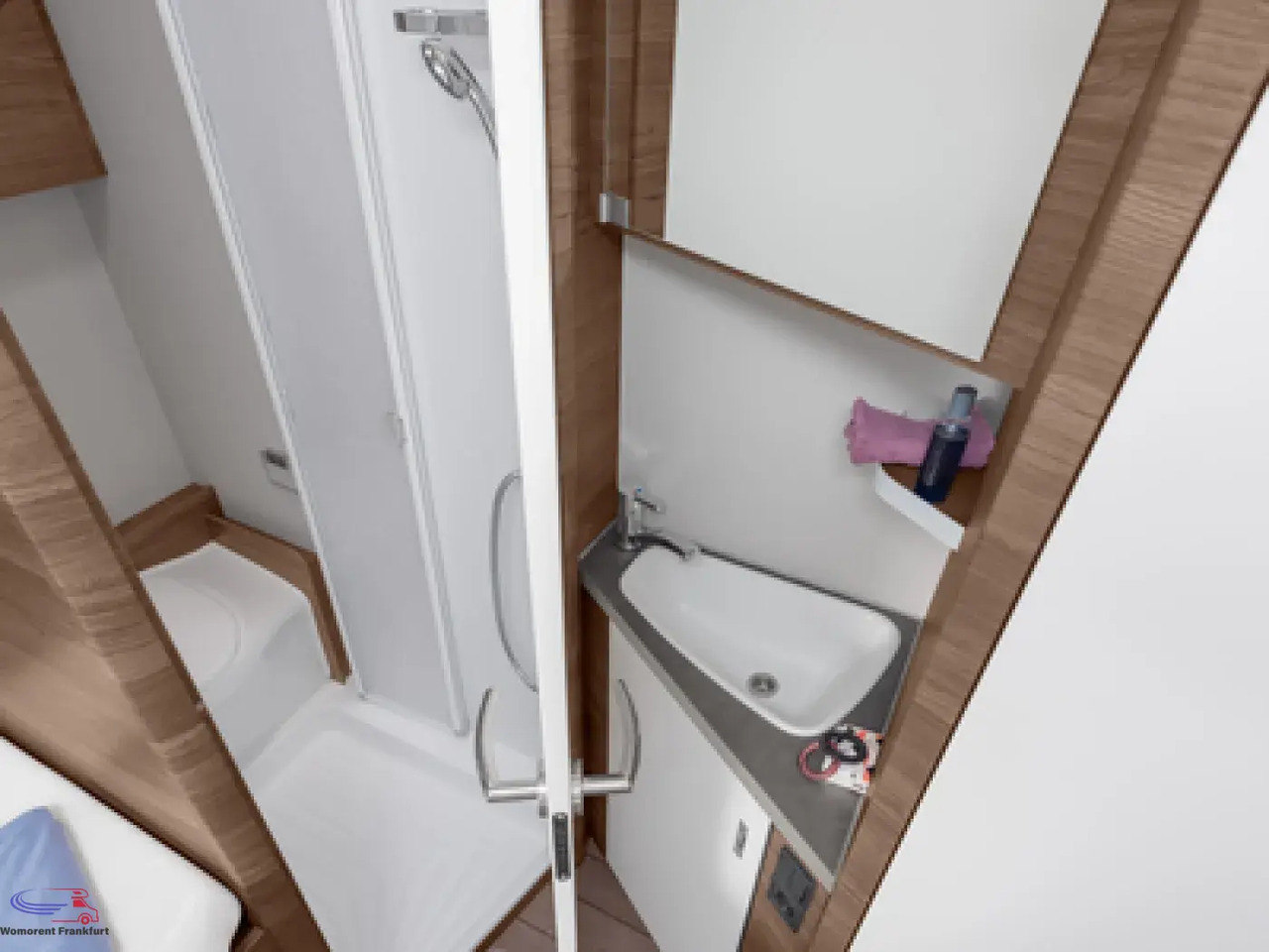 Semi-integrated motorhome Wohnmobil Knaus L!VE WAVE 650 MF: picture 17 Semi-integrated motorhome Wohnmobil Knaus L!VE WAVE 650 MF: picture 17