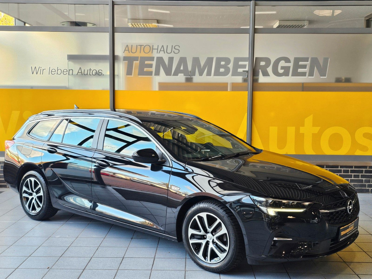 Opel Insignia B ST SHZ LHzg Carplay PDC Spurassistent - Estate car: picture 1 Opel Insignia B ST SHZ LHzg Carplay PDC Spurassistent - Estate car: picture 1