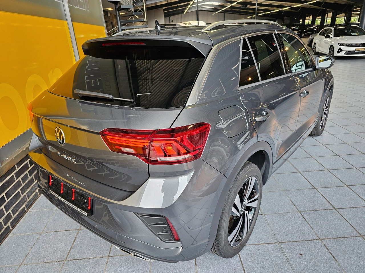 Volkswagen T-Roc R-Line eHeckklappe SHZ LED - SUV: picture 4 Volkswagen T-Roc R-Line eHeckklappe SHZ LED - SUV: picture 4