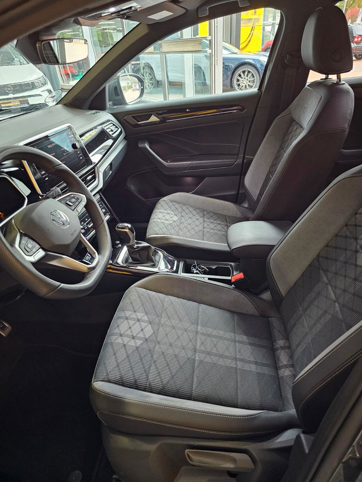 Volkswagen T-Roc R-Line eHeckklappe SHZ LED - SUV: picture 5 Volkswagen T-Roc R-Line eHeckklappe SHZ LED - SUV: picture 5