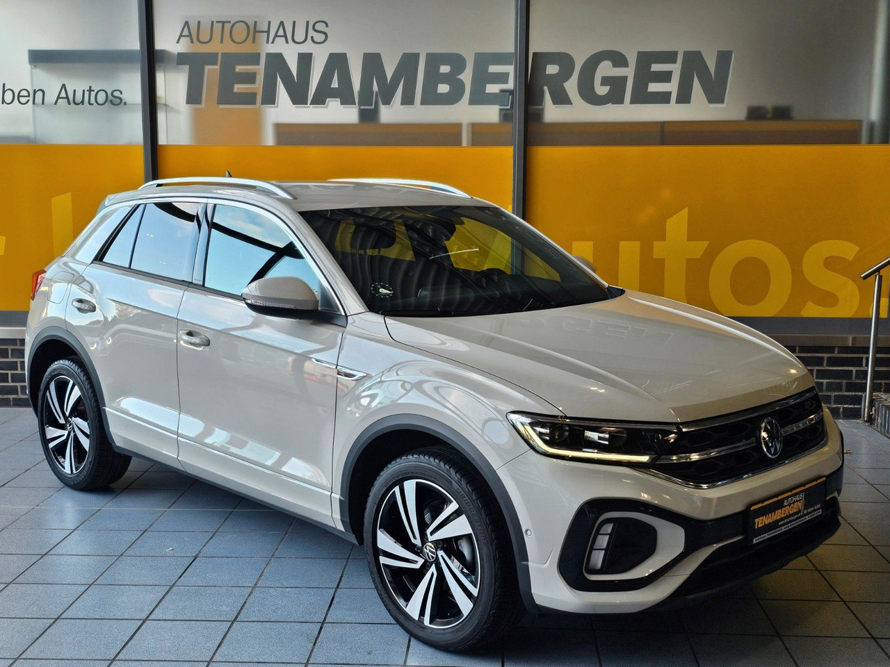 Volkswagen T-Roc R-Line eHeckklappe SHZ LED - SUV: picture 1 Volkswagen T-Roc R-Line eHeckklappe SHZ LED - SUV: picture 1