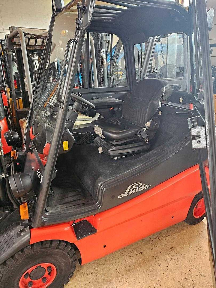 Linde E25S-03 - Electric forklift: picture 5 Linde E25S-03 - Electric forklift: picture 5