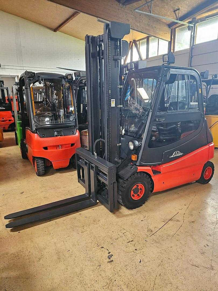 Linde E25S-03 - Electric forklift: picture 3 Linde E25S-03 - Electric forklift: picture 3