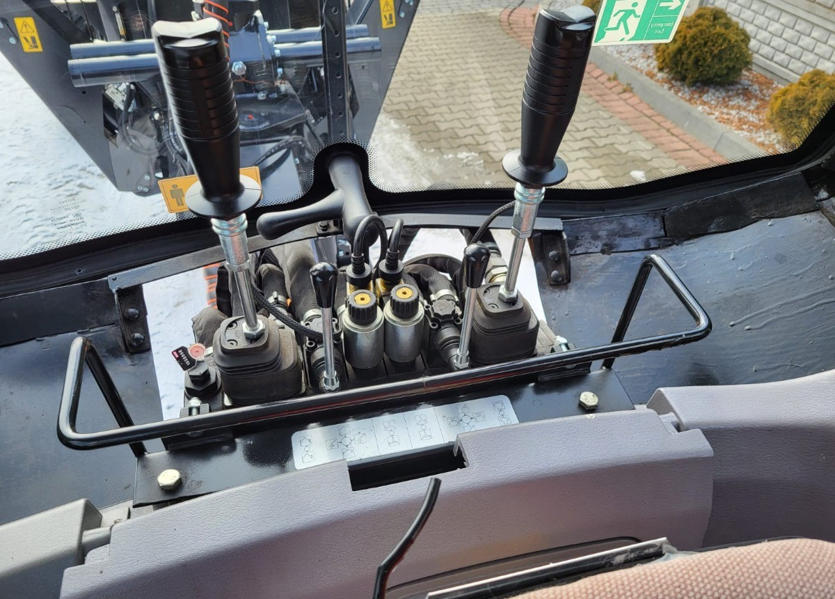 New Farm tractor LOVOL M754 + Przyczepa BMF 8T2Pro: picture 16 New Farm tractor LOVOL M754 + Przyczepa BMF 8T2Pro: picture 16