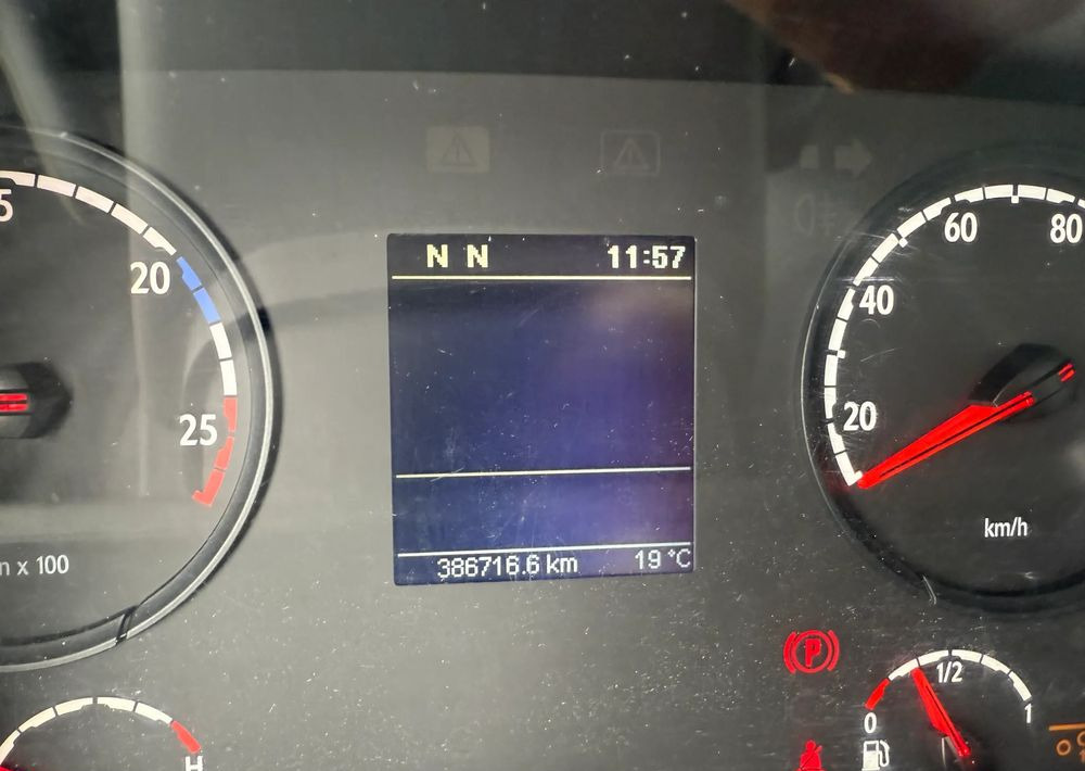 Refrigerator truck Scania P320: picture 9