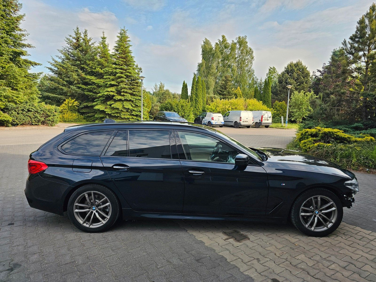 BMW 520 d M Packet Luftsitze Harman-K TOP Ausstatt. - Car: picture 5 BMW 520 d M Packet Luftsitze Harman-K TOP Ausstatt. - Car: picture 5