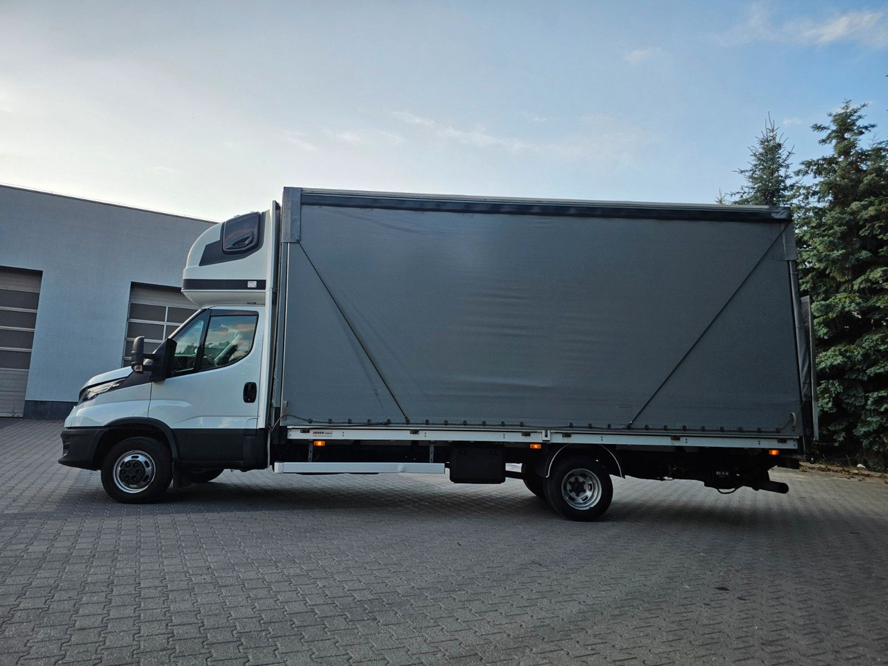 Iveco DAILY 50C18 5t - 3.5t Zulassung Plane+BAR winde - Curtain side van: picture 4 Iveco DAILY 50C18 5t - 3.5t Zulassung Plane+BAR winde - Curtain side van: picture 4