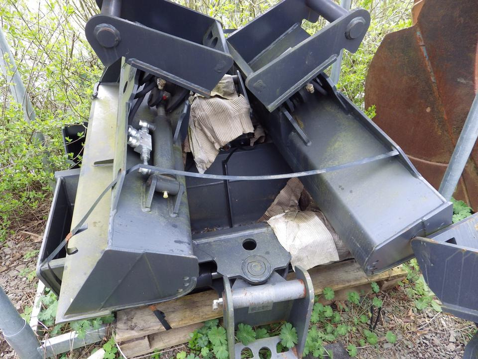 Schwenkbare Grabenräumlöffel MS01 3 x auf Lager - Excavator bucket: picture 4 Schwenkbare Grabenräumlöffel MS01 3 x auf Lager - Excavator bucket: picture 4