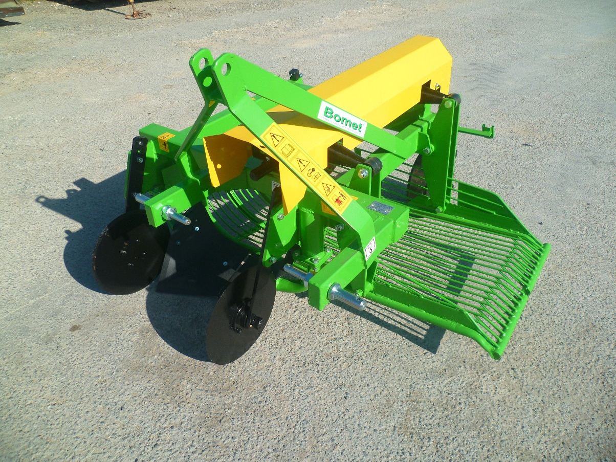 BOMET Arracheuse à Pommes de Terre 1 rang URSA - Potato harvester: picture 1 BOMET Arracheuse à Pommes de Terre 1 rang URSA - Potato harvester: picture 1