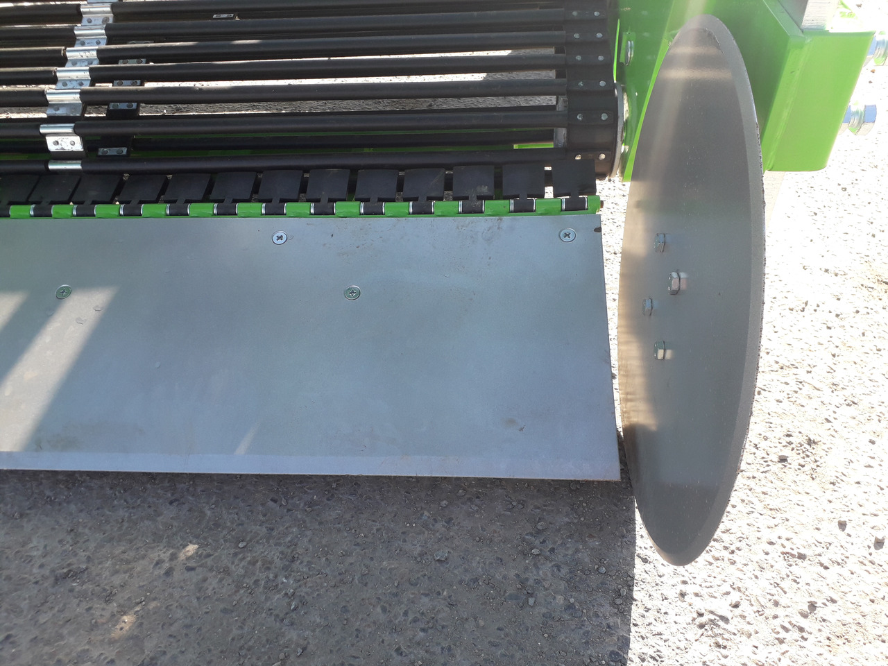 BOMET Arracheuse à Pommes de Terre 2 rangs UPUS - Potato harvester: picture 3 BOMET Arracheuse à Pommes de Terre 2 rangs UPUS - Potato harvester: picture 3