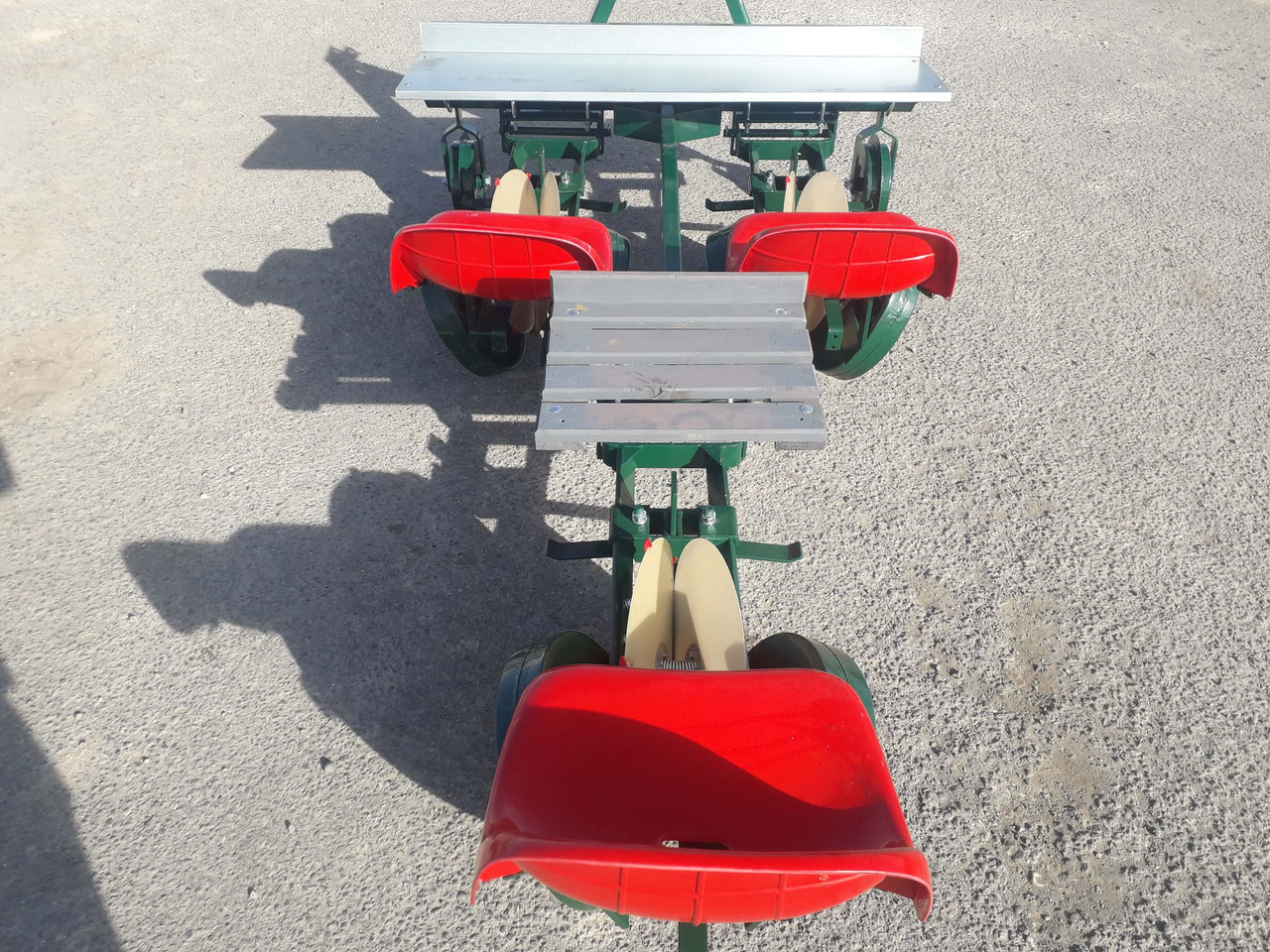 GARMACH Transplanteur à Mini-Mottes 3 rangs - Potato planter: picture 4 GARMACH Transplanteur à Mini-Mottes 3 rangs - Potato planter: picture 4