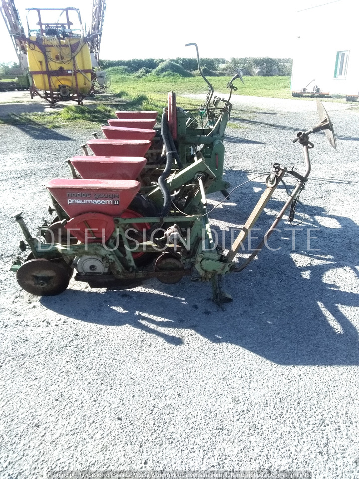 NODET SEMOIR MONOGRAINE PN II - Precision sowing machine: picture 4 NODET SEMOIR MONOGRAINE PN II - Precision sowing machine: picture 4