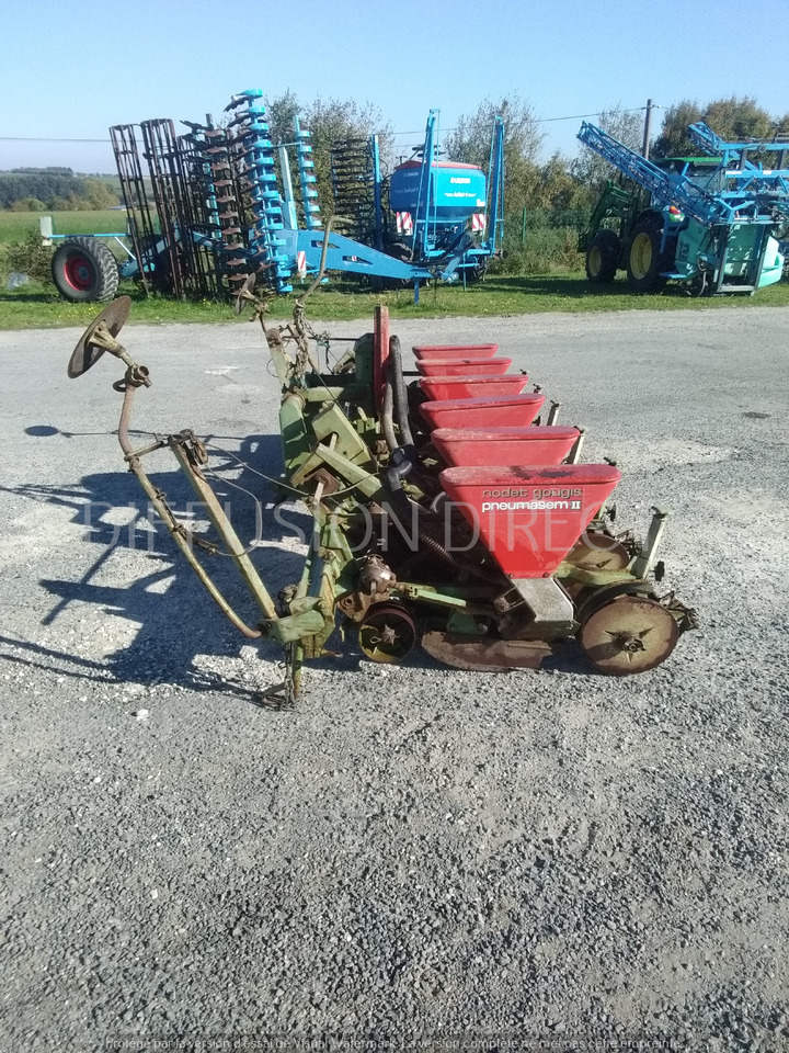 NODET SEMOIR MONOGRAINE PN II - Precision sowing machine: picture 3 NODET SEMOIR MONOGRAINE PN II - Precision sowing machine: picture 3