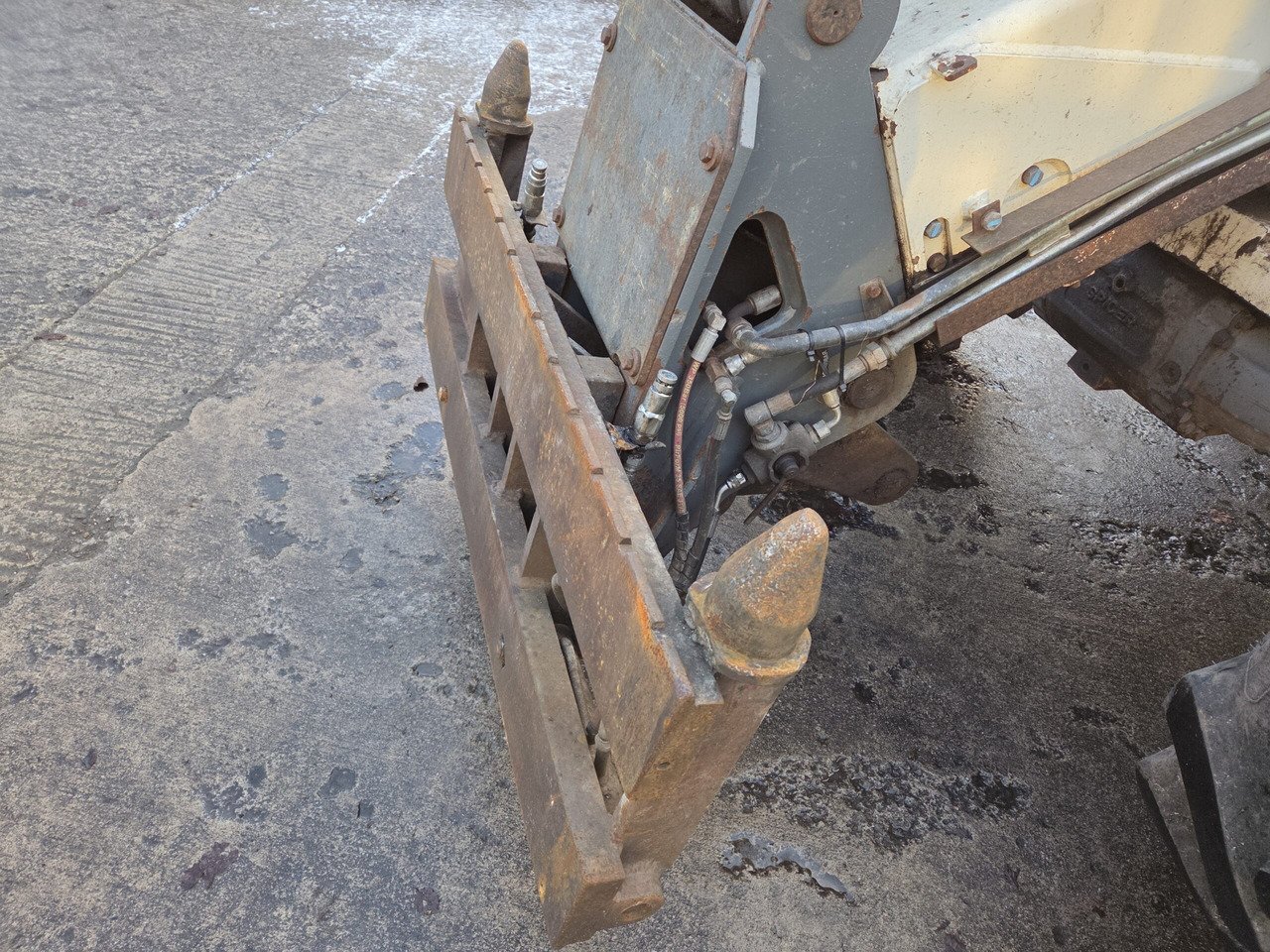 Telescopic wheel loader 2007 Terex T200: picture 6