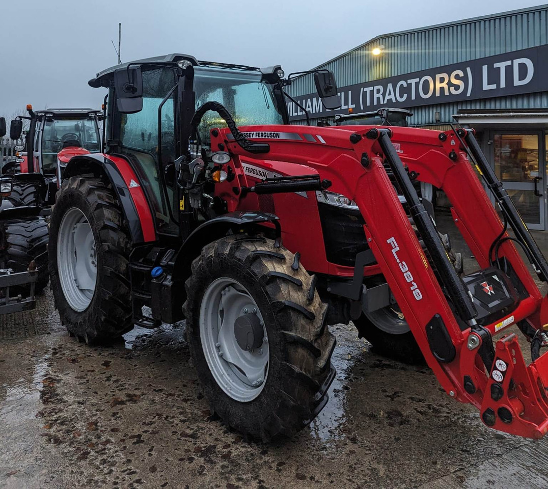 2022 Massey Ferguson 5712M c/w Loader, As New - Farm tractor: picture 1 2022 Massey Ferguson 5712M c/w Loader, As New - Farm tractor: picture 1