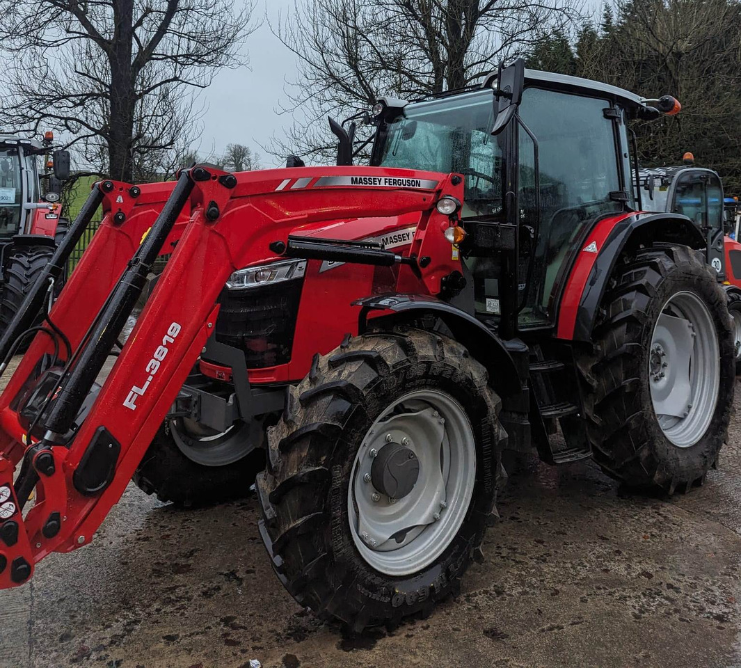 2022 Massey Ferguson 5712M c/w Loader, As New - Farm tractor: picture 2 2022 Massey Ferguson 5712M c/w Loader, As New - Farm tractor: picture 2