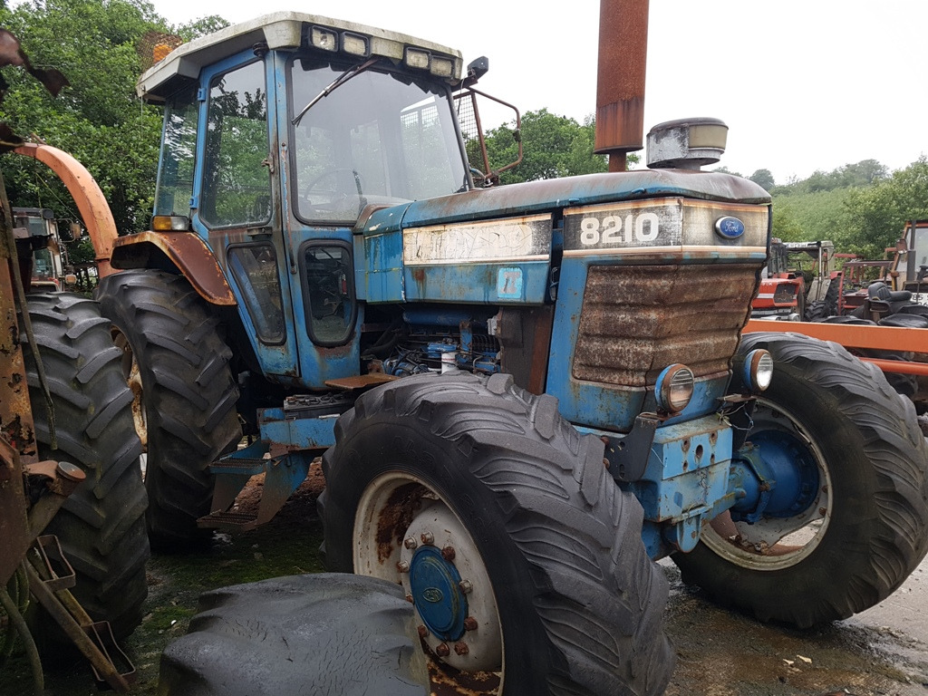 Ford 8210 - Farm tractor: picture 1 Ford 8210 - Farm tractor: picture 1
