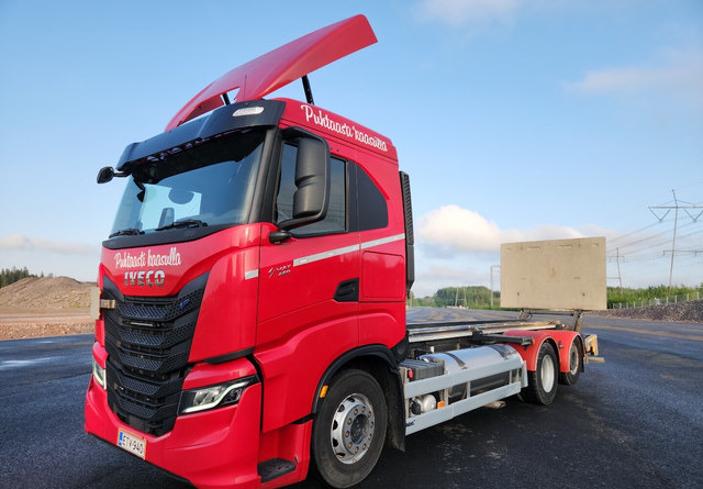 Iveco S-Way 6x2 LNG - Cab chassis truck: picture 1 Iveco S-Way 6x2 LNG - Cab chassis truck: picture 1