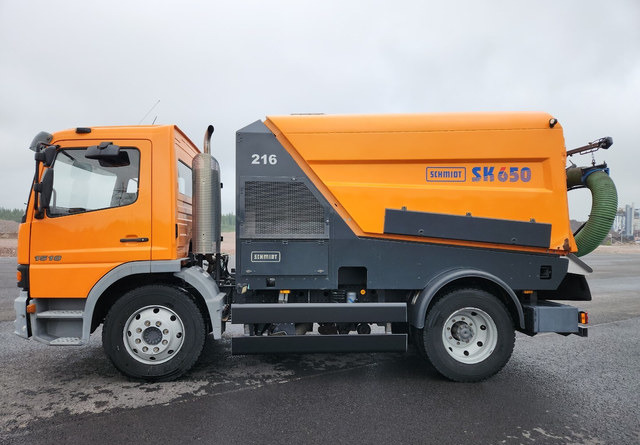 SchmidtSK650 Atego 85kmh/h - Road sweeper: picture 2 SchmidtSK650 Atego 85kmh/h - Road sweeper: picture 2