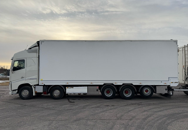 Volvo FH16 750 10x4 - Box truck: picture 2 Volvo FH16 750 10x4 - Box truck: picture 2