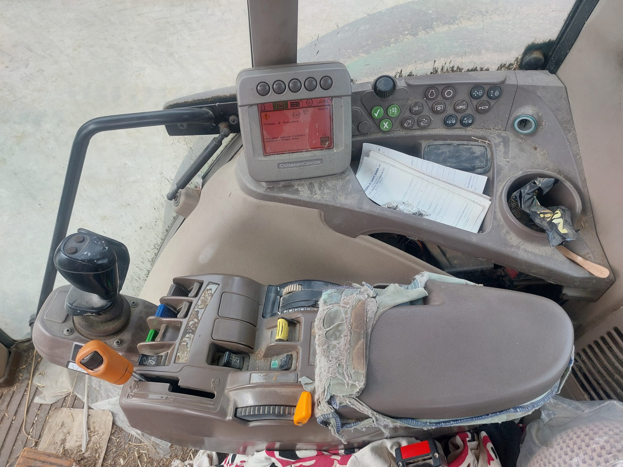 JOHN DEERE 7530 - Farm tractor: picture 2 JOHN DEERE 7530 - Farm tractor: picture 2