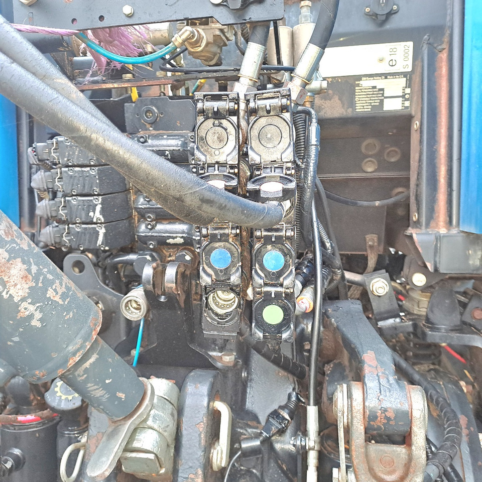 NEW HOLLAND T6090 - Farm tractor: picture 5 NEW HOLLAND T6090 - Farm tractor: picture 5