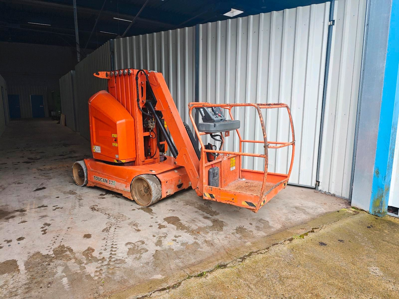 JLG Toucan 12E - Vertical mast lift: picture 1 JLG Toucan 12E - Vertical mast lift: picture 1