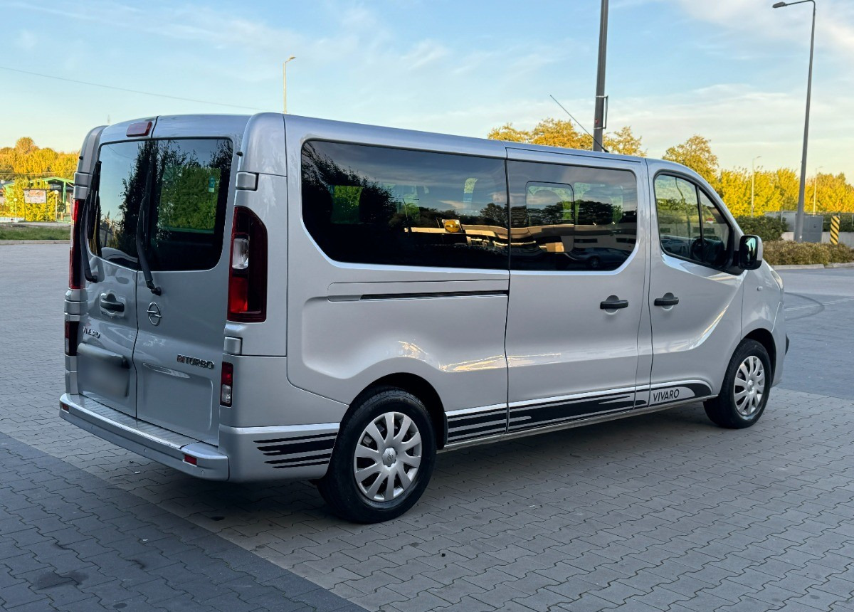 Opel Vivaro 1.6 DCI 145KM 9 osobowy Nawiewy góra dół DOINWESTOWANY Super stan - Estate car: picture 4 Opel Vivaro 1.6 DCI 145KM 9 osobowy Nawiewy góra dół DOINWESTOWANY Super stan - Estate car: picture 4