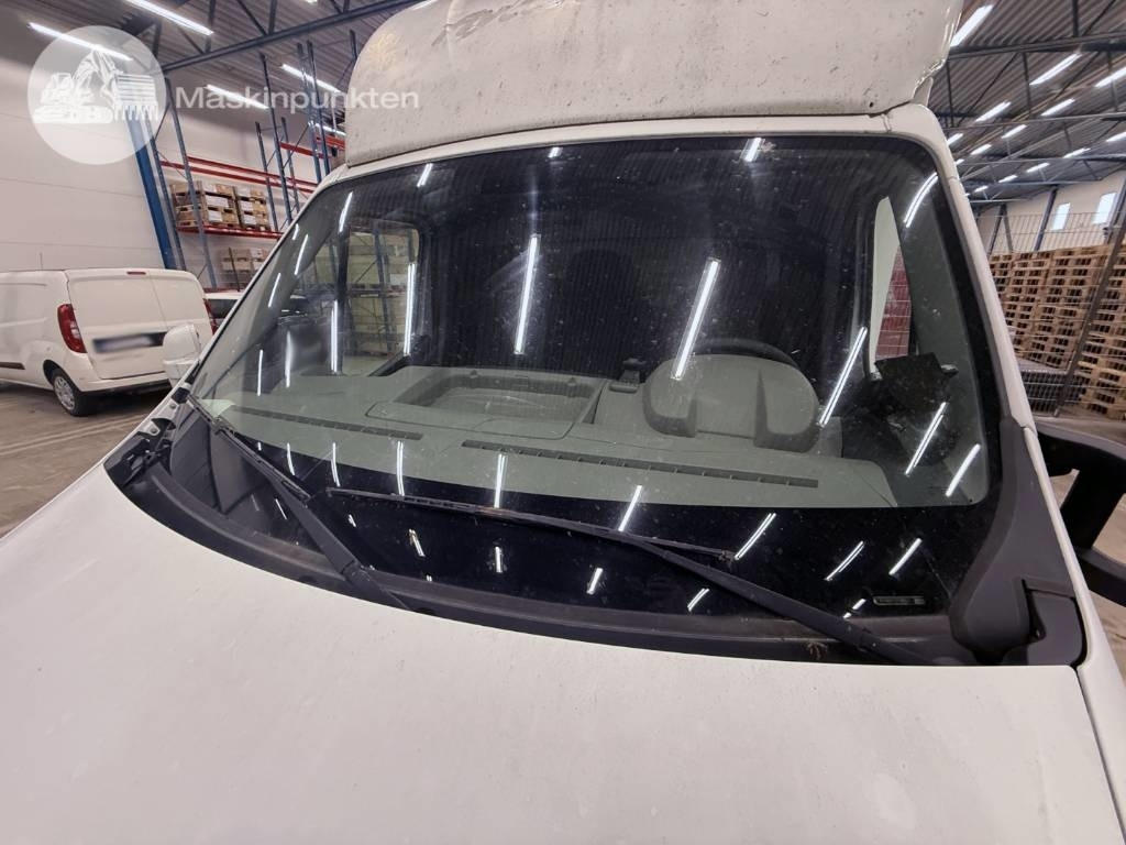 Closed box van Renault Master 150 DCI: picture 24