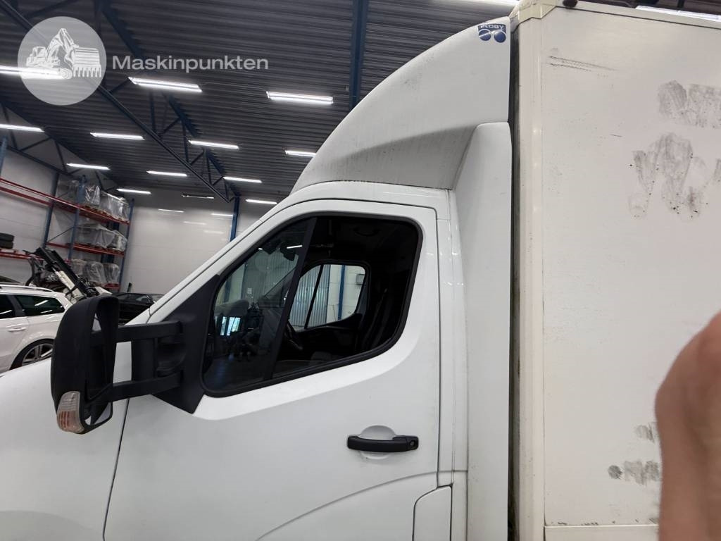 Closed box van Renault Master 150 DCI: picture 23
