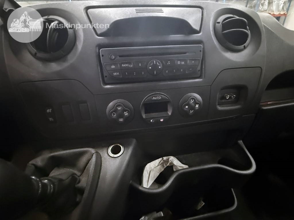 Closed box van Renault Master 150 DCI: picture 16