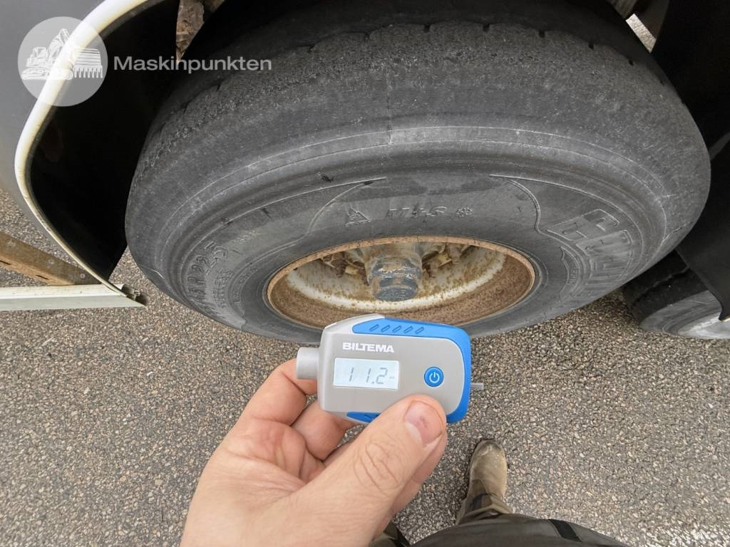 Container transporter/ Swap body semi-trailer Schweriner CS 40: picture 8