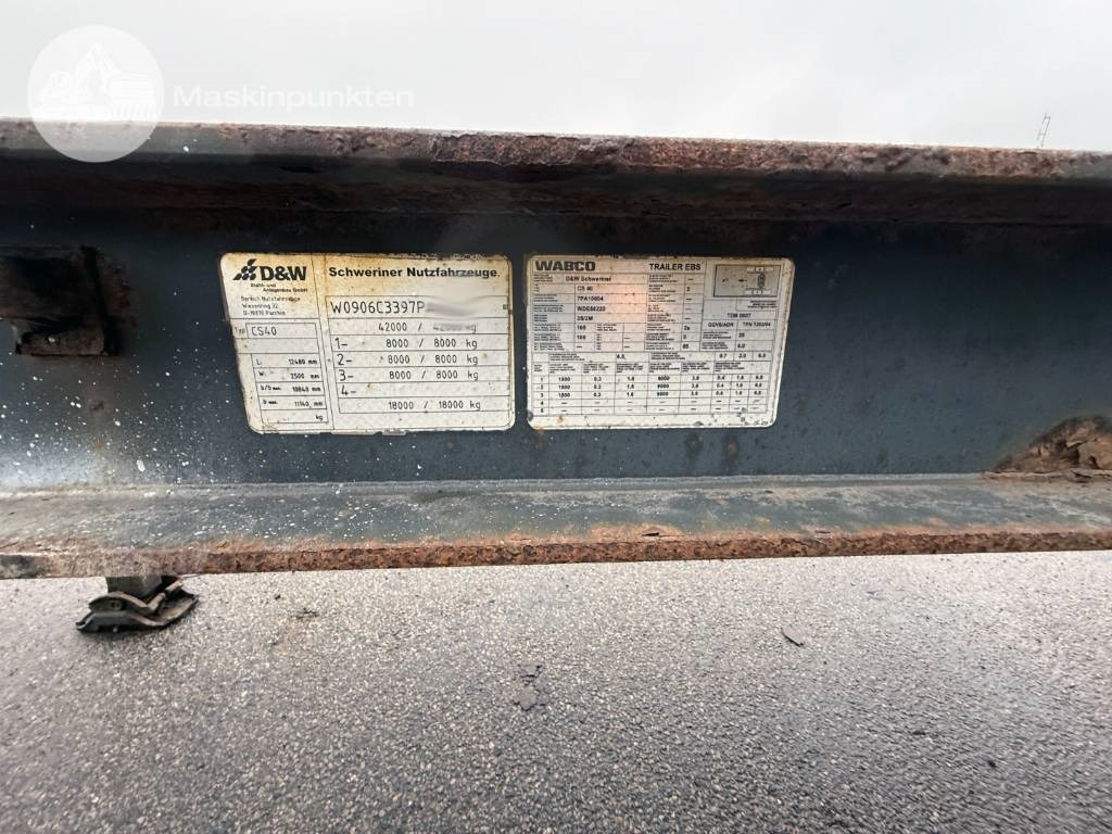 Container transporter/ Swap body semi-trailer Schweriner CS 40: picture 20